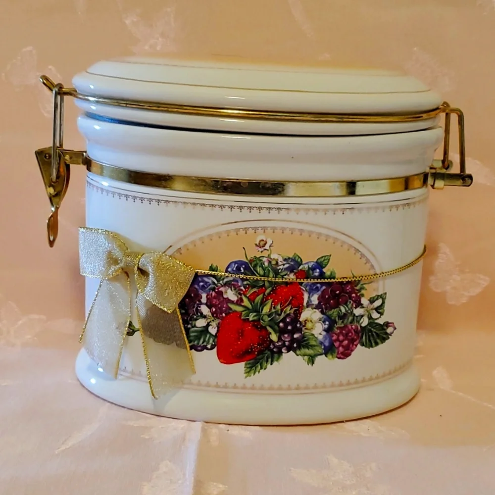 Knott's Berry Farm Jar
